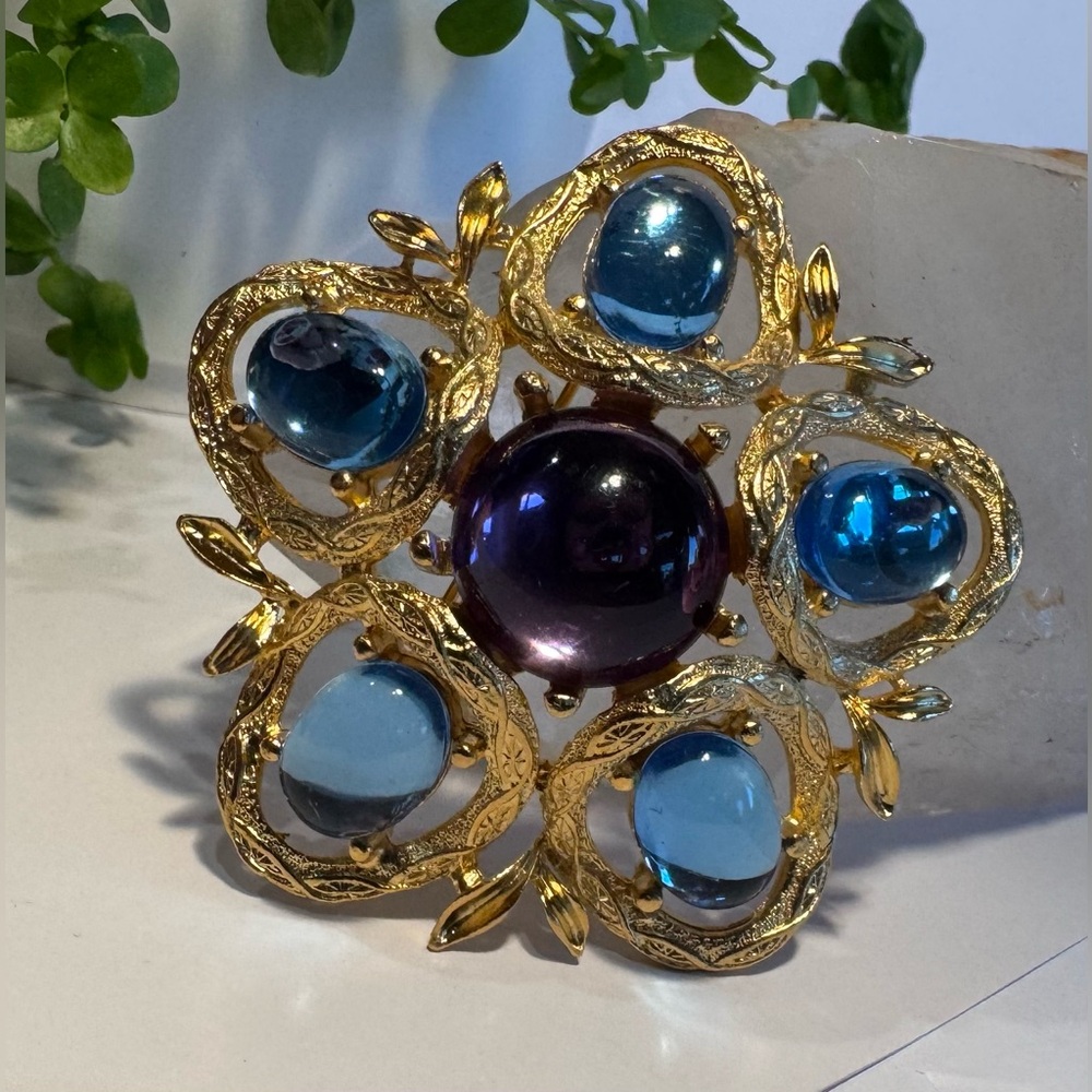 Vintage Ivana Trump Blue & Purple Cabochon Gold Tone Brooch/Pendant